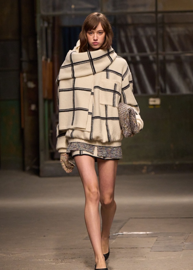 عرض أزياء Missoni لخريف 2025-2026 يحيي نقشات الكارو والزخرفات الفاخرة