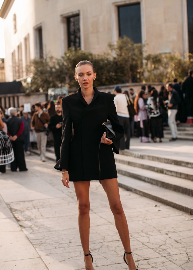 خزانة أمّهاتنا... كنز من التصاميم والإكسسوارات الكلاسيكية التي يمكنكِ استعارتها 