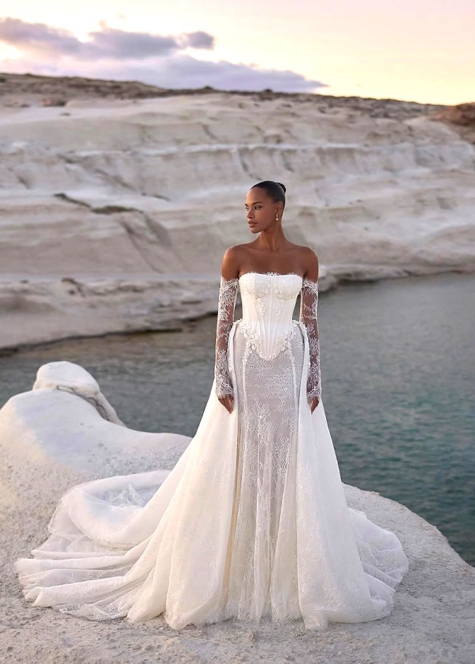 Pretty Woman Bridal Studio  فستان زفاف بتصميم الكورسيه والروكوكو من دار