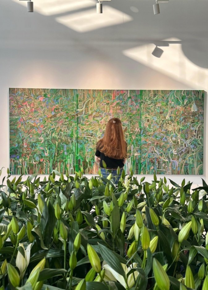 الفنانة التشكيلية اللبنانية لانا خياط لـ"هي" معرض زنابق مراكش البيضاء هو جسر بين التراث والتجريد