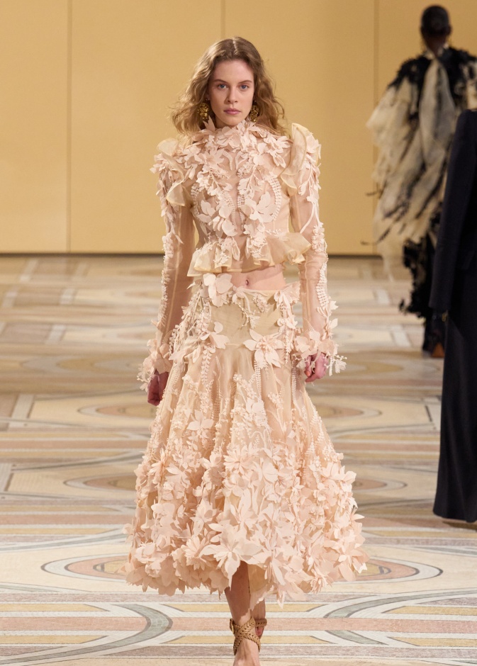 عرض أزياء  Zimmermann لموسم خريف وشتاء 2025