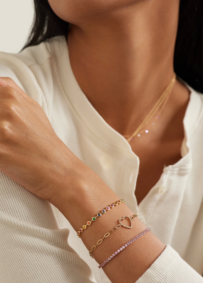 أساور ذهب أنيقة للتكديس بفخامة في مناسبات شهر رمضان