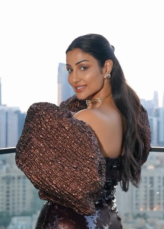 منى حسين مواليد 20 أبريل