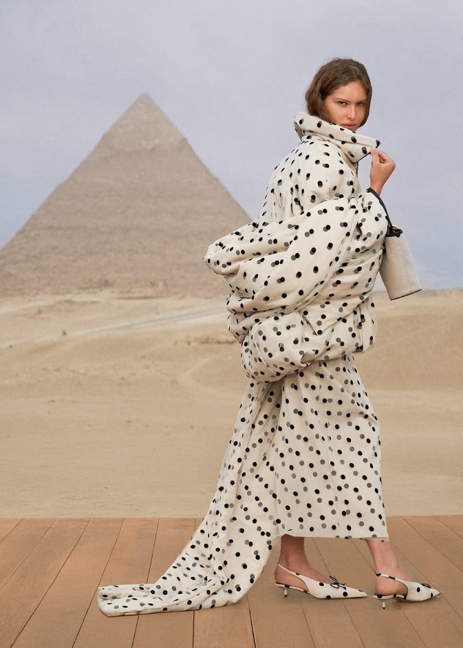 Jacquemus يُبحر إلى مصر لموسم ربيع 2025