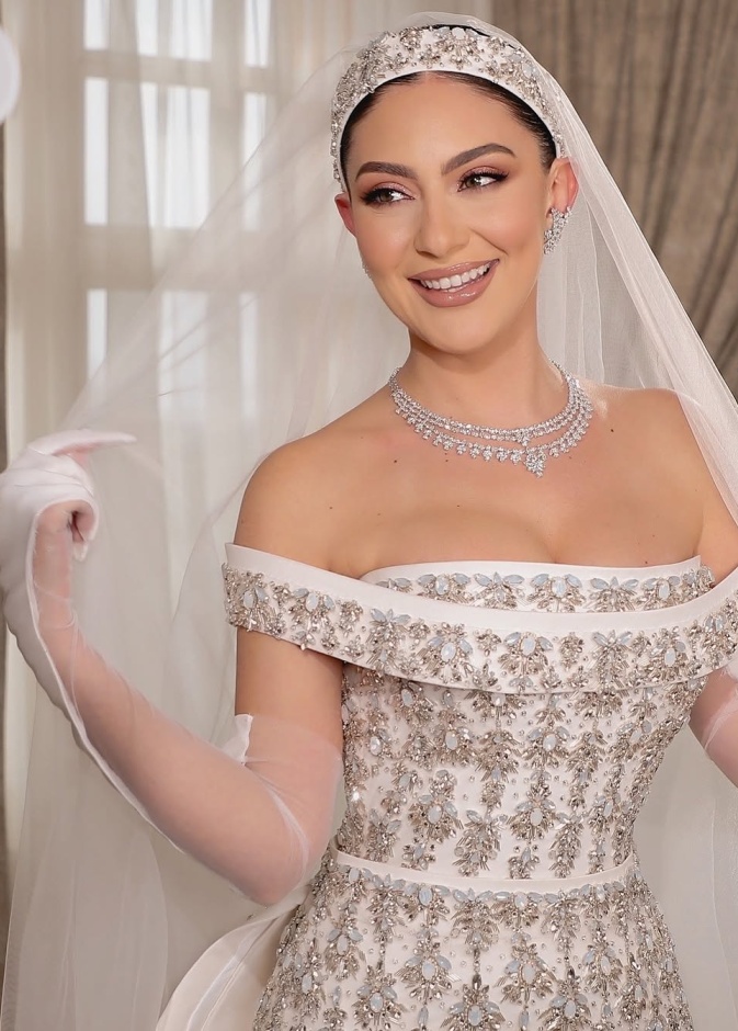 إشراقة لافتة لعروس 2025 بمكياج سامر خزامي