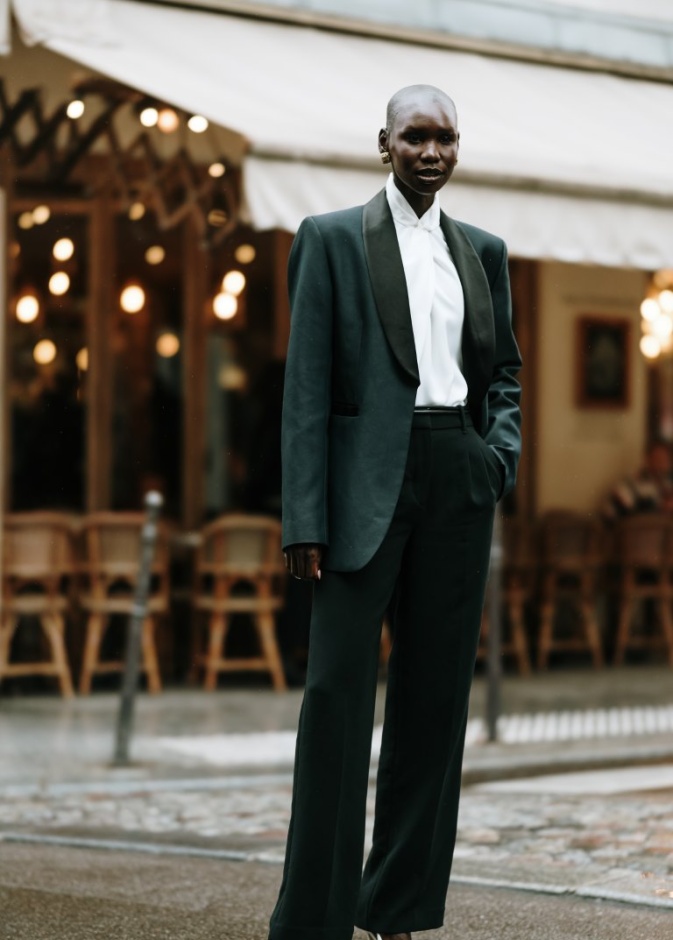 إطلالة رسمية من شوارع باريس ربيع صيف 2025