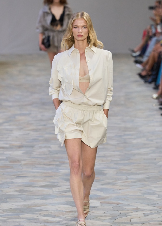 إطلالة صيفية من مجموعة Ferretti ربيع صيف 2025\