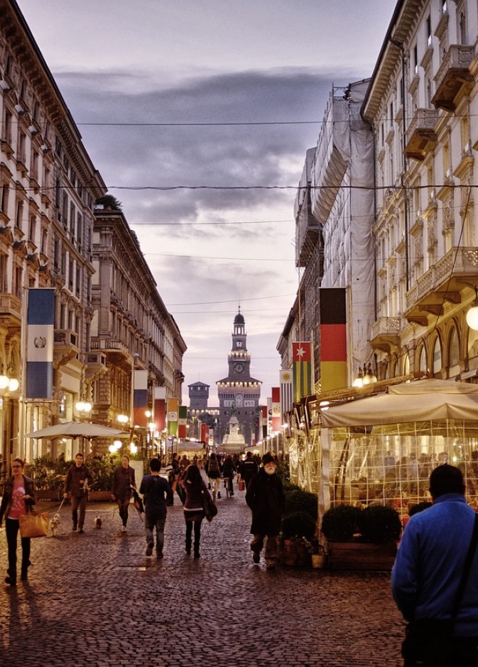 اكتشفي أجمل وجهات سياحية في ميلان لعاشقات الموضة بواسطة IgorSaveliev