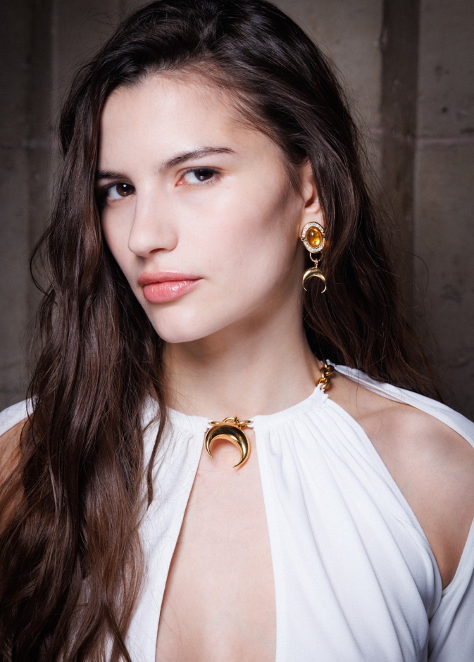 قبل أن تُقدمي على الجراحة..إليك مخاطر عملية تصغير الثدي