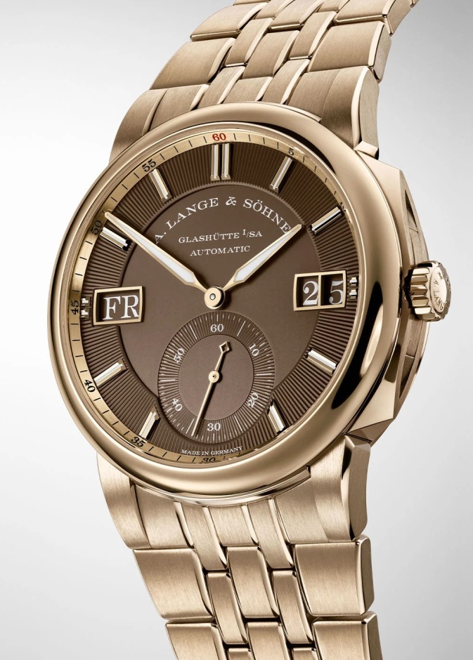 ساعة ODYSSEUS HONEYGOLD من A. Lange & Söhne تتألق بتصميم رياضي فاخر وهيكل ذهبي فريد