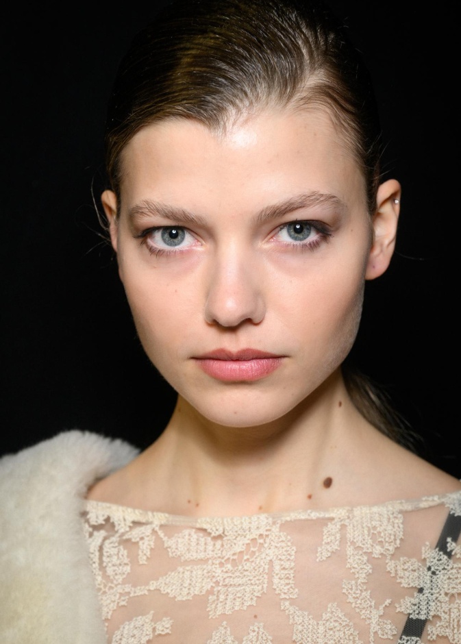 طرق فعالة وآمنة لتحفيز إنتاج الكولاجين وتعزيز نضارة البشرة من دون مكياج مهما كان عمرك