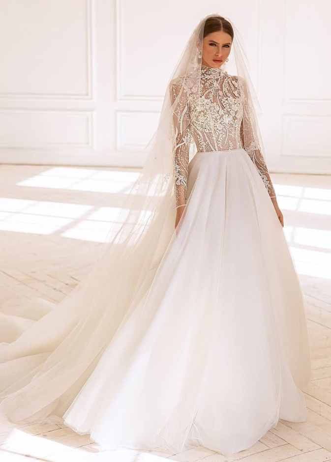 فستان مزخرف من La Soiree Bridal Boutique