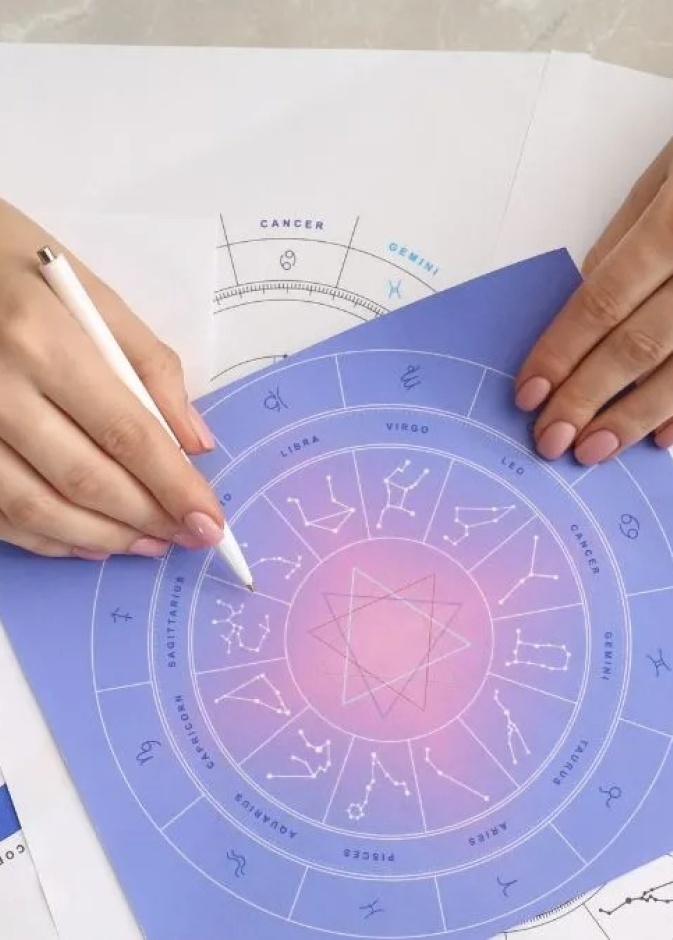 مخطط ميلادك يكشف سر جمالك كيف تشكل الكواكب مظهرك؟