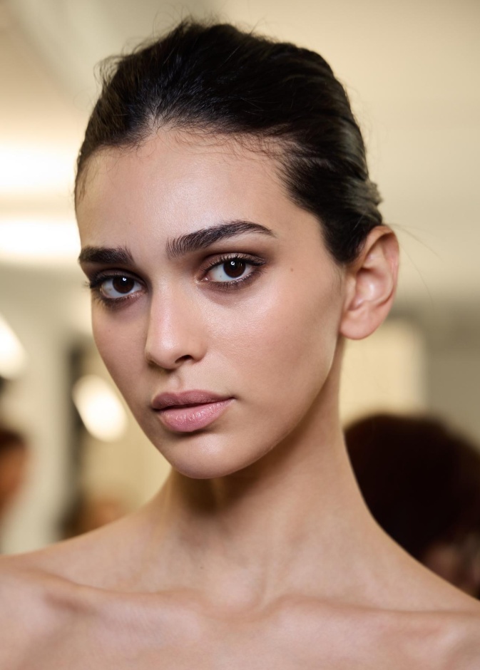 مكون عشبي خارق يعيد لبشرتك التوازن والنضارة