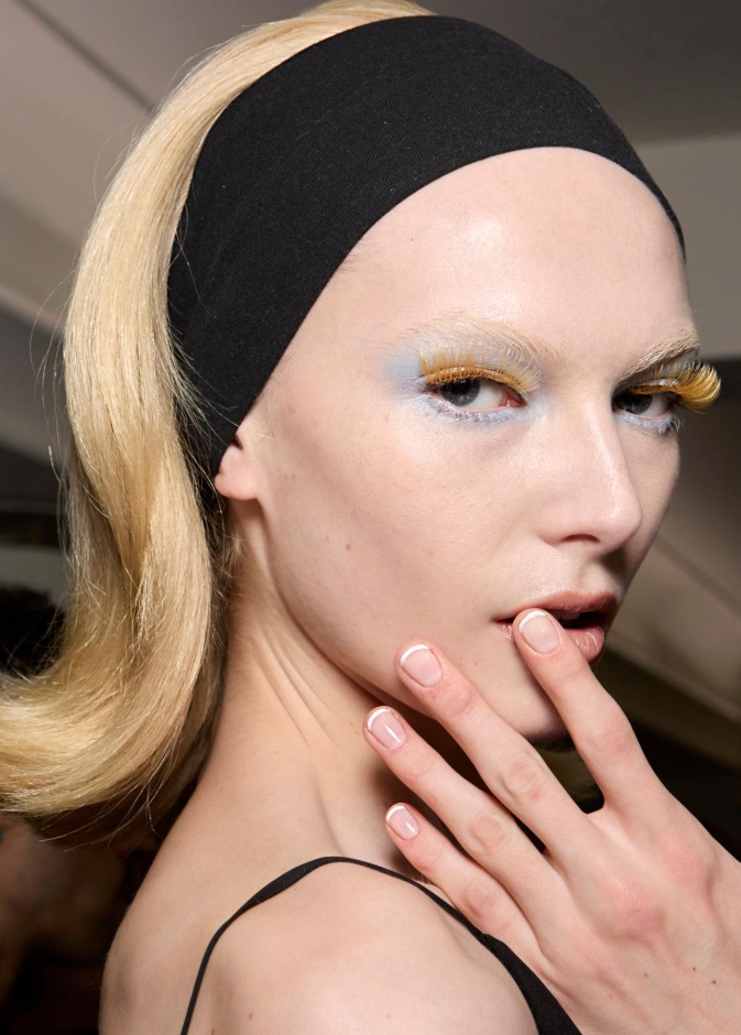 أسباب ظهور بقع بنية على الاظافر وطريقة علاجها