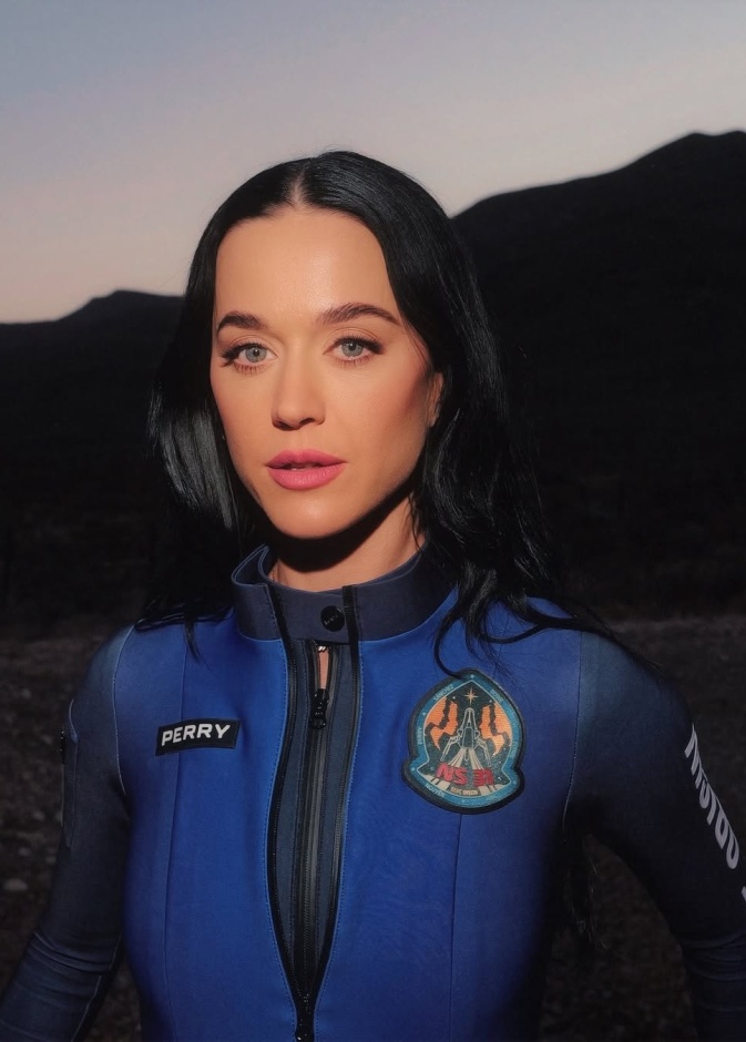 رسمات المكياج البيج بأسلوب كاتي بيري