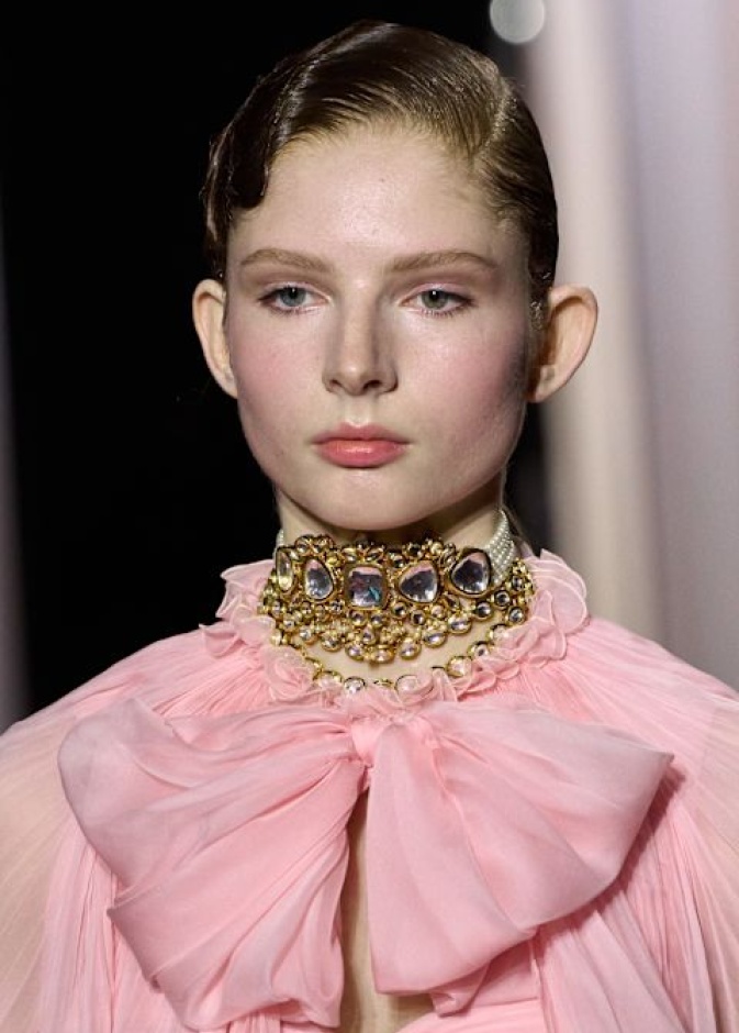 عارضة دار Giambattista Valli