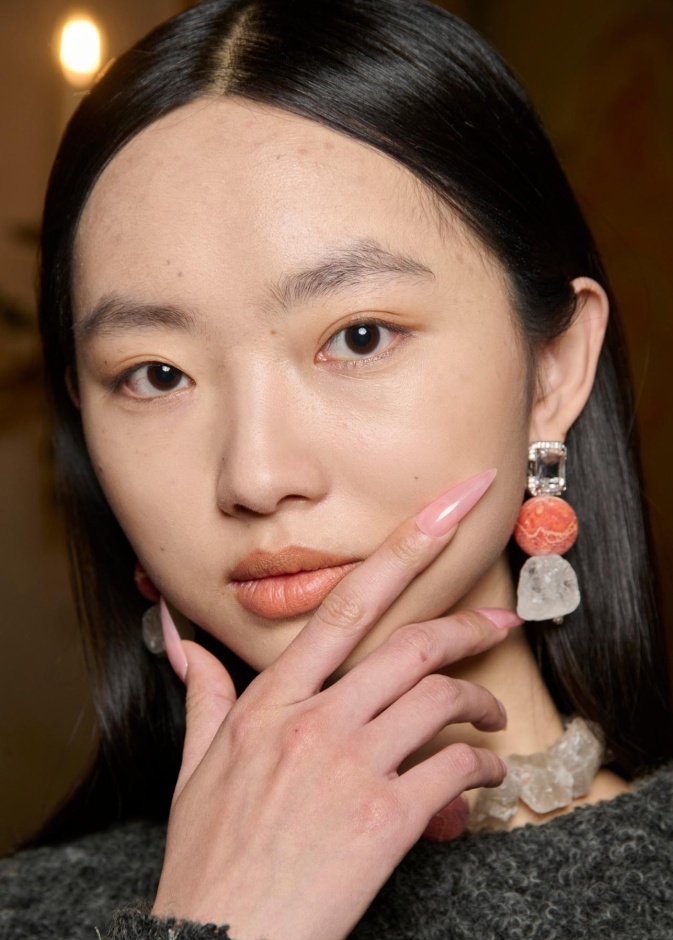 هل شكل أظافرك يناسب يدك؟ إليكِ ما يجب أن تعرفيه