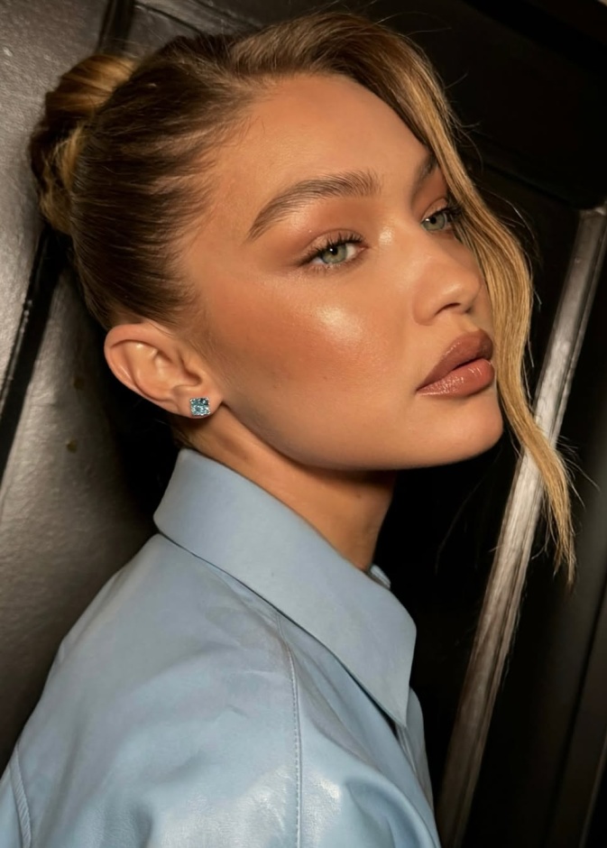 جيجي حديد صورة من انستغرام Dimitris Giannetos