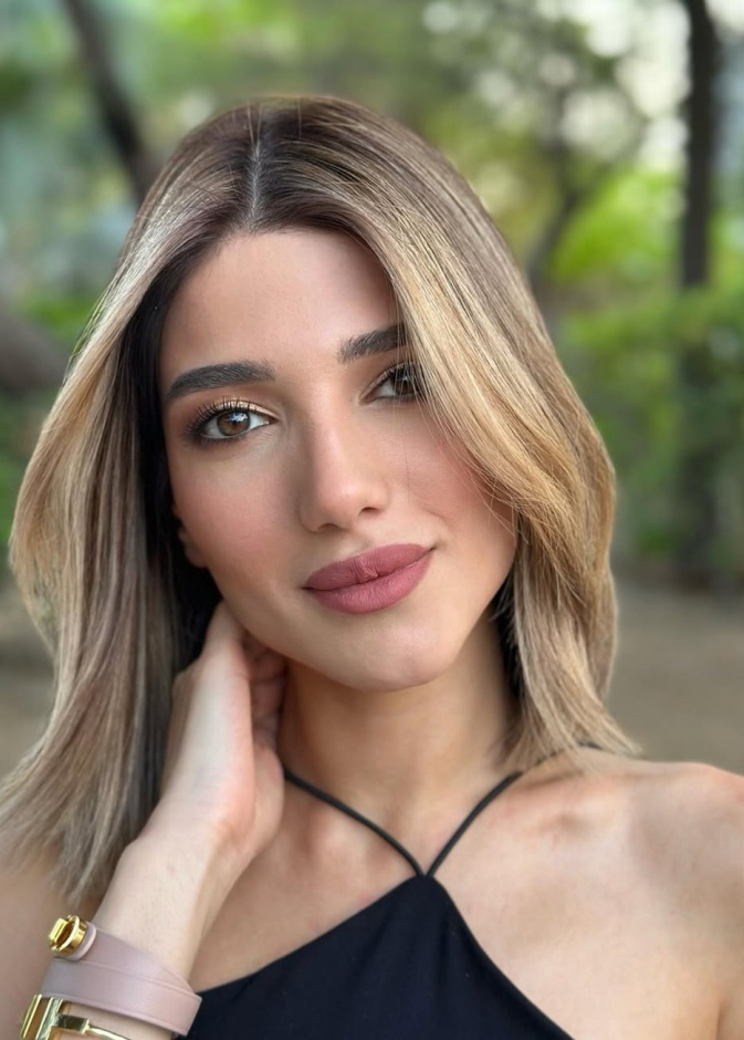  نارين بيوتي تُلهمنا بأسلوبها الجمالي الناعم من المكياج إلى الشعر