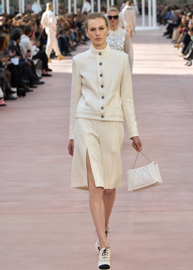 موضة الشورت مع البلايزر أناقة عصرية متألقة وإتجاهات جديدة في الربيع 