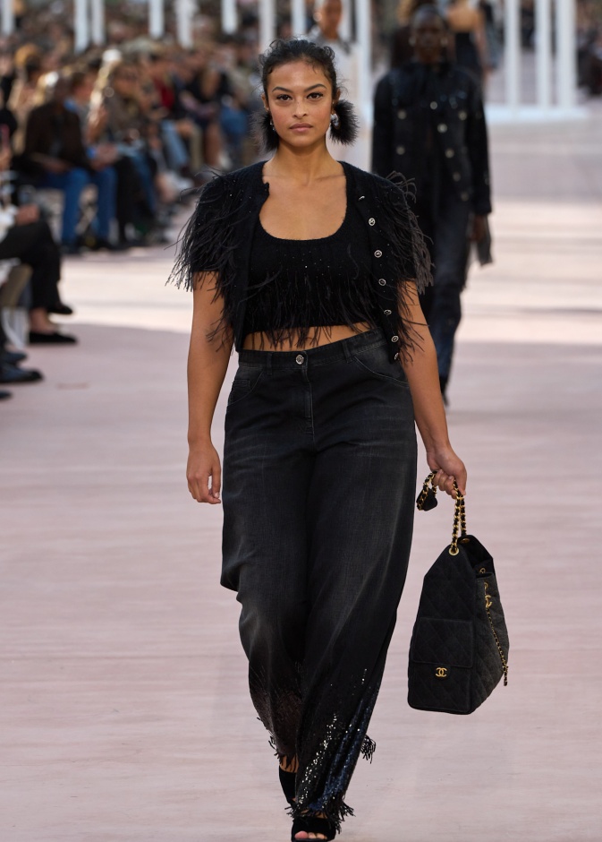 إطلالة من CHANEL