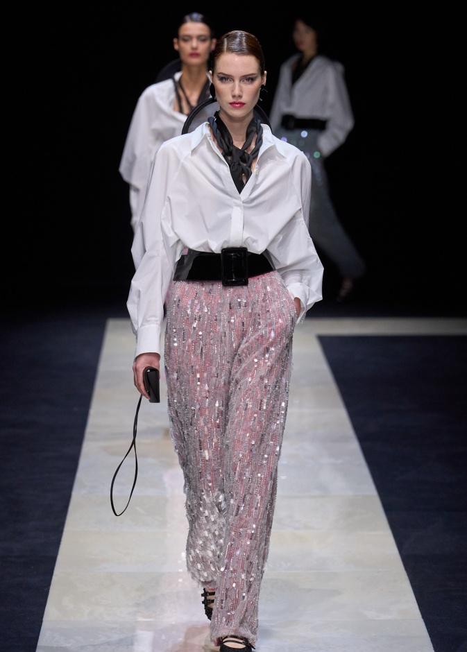 إطلالة من Emporio Armani