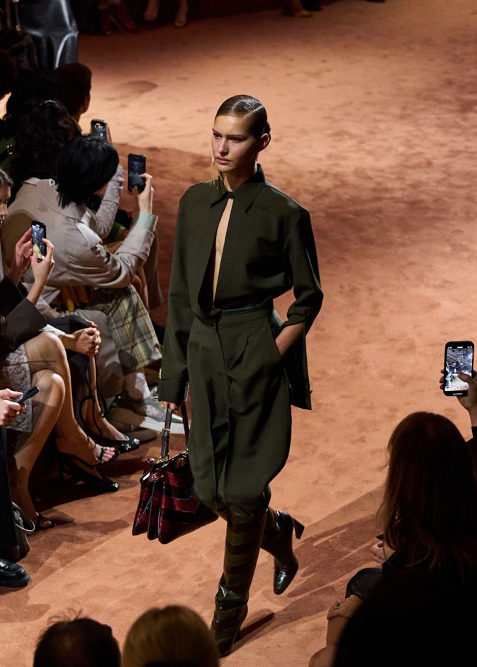 Fendi تعود بعرض مختلط جديد... وتتخطى أسبوع ميلانو