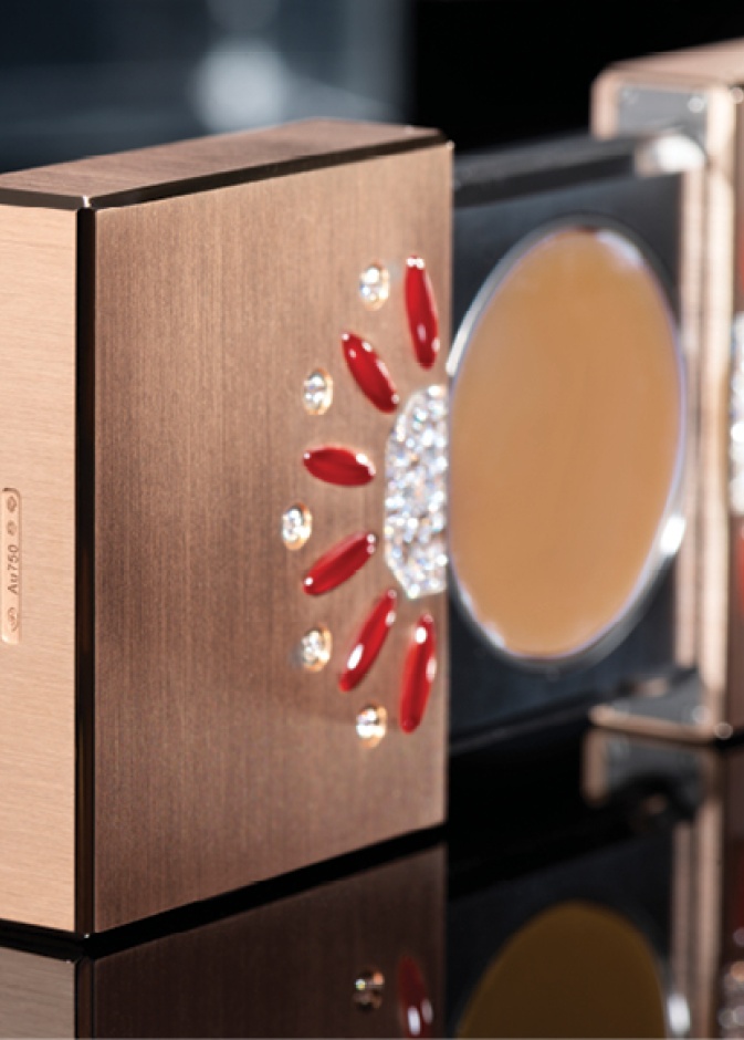 "كليك-كلاك" المرصّعة .. إصدارات عطور مجوهرة تأسر الأنظار  من "هنري جاك"