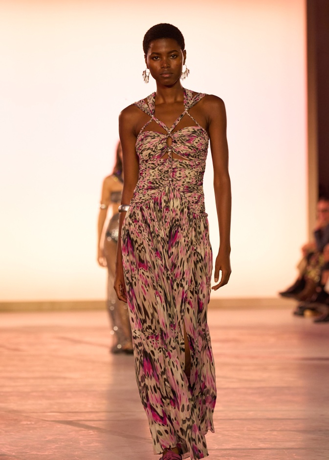 فستان طويل بنقوش ملونة مستوحاة من البرية من Isabel Marant