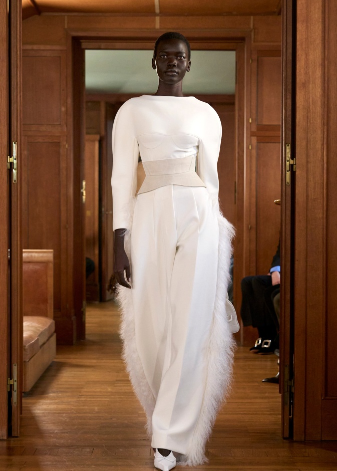 إطلالة من Jacquemus