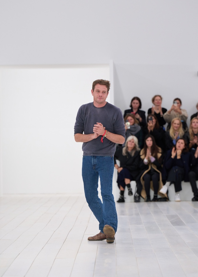 ديور تعيّن "جوناثان أندرسون" مديرًا ابداعيًا لخط الأزياء الرجالية