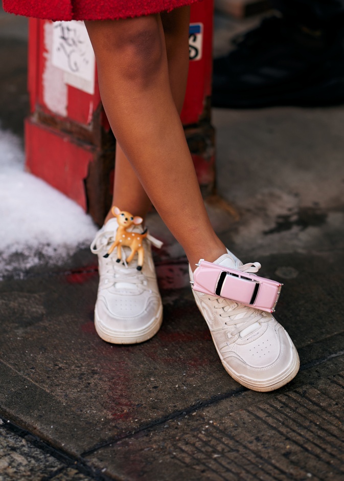 الأحذية السنيكرز بصيحات لافتة