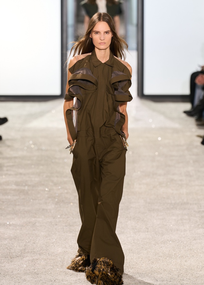 إطلالة من Sacai