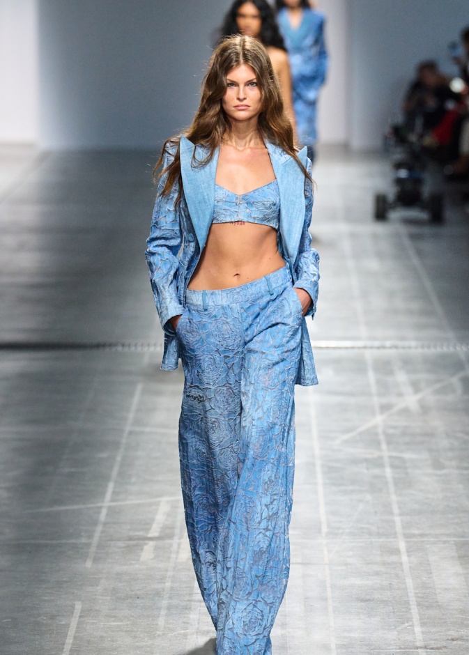 إطلالة من Ermanno Scervino