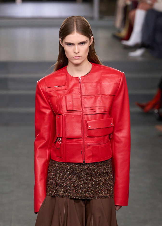 الجيوب في كلّ مكان... أناقة عملية تتصدر الصيحات