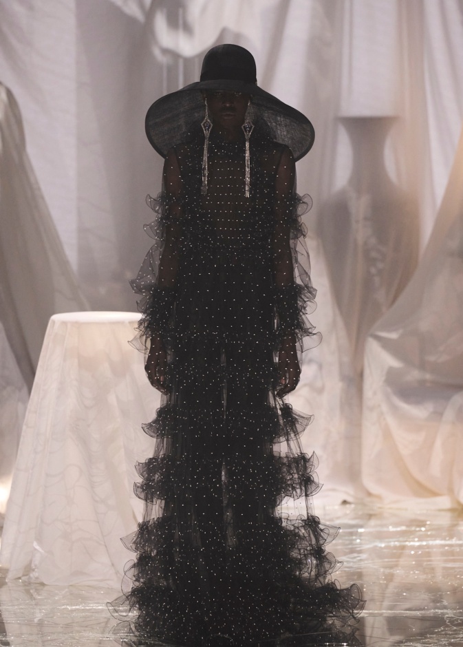 إطلالة من Valentino