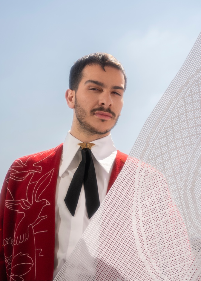 صُنع بأيدي نساء حرفيات... سليم عزّام يمكّن المرأة بتصاميم تنبض إبداعاً