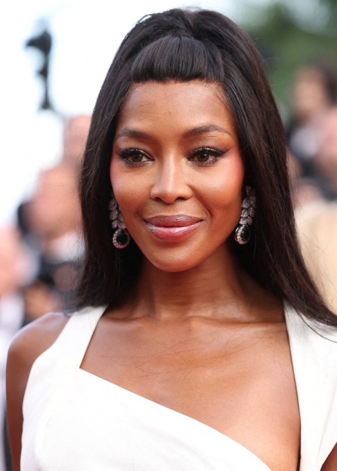 تسريحات الشعر النصفية لن تستغني عنها في إطلالات الصيف