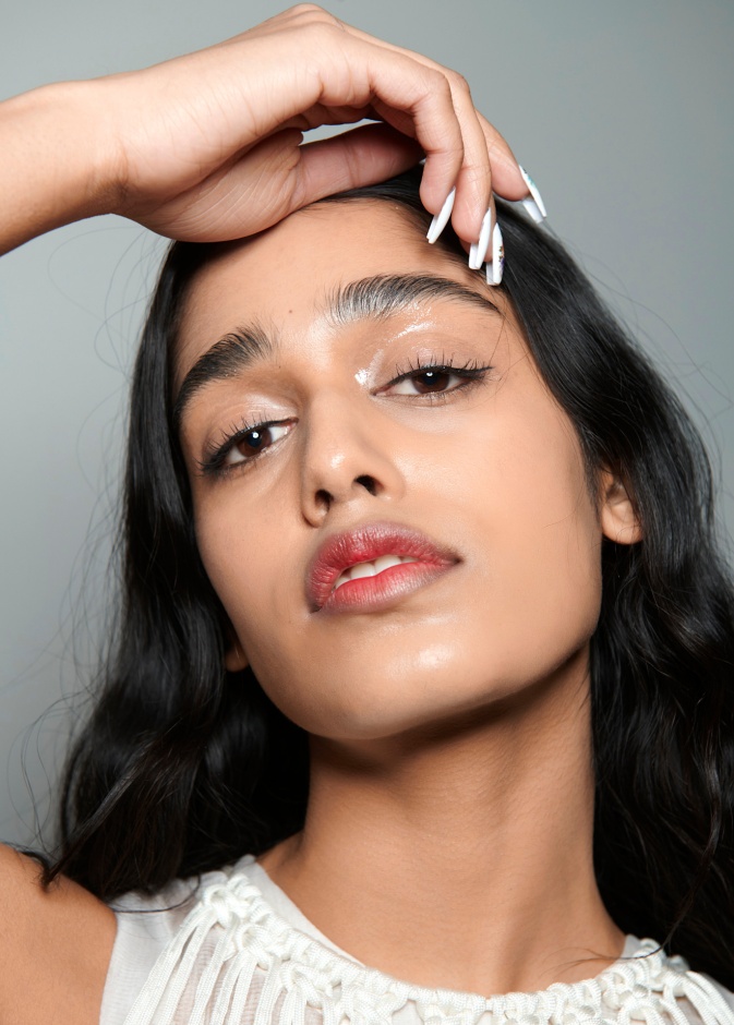  الصيحات الجمالية بين الوجه الطبيعي والعمليات التجميلية