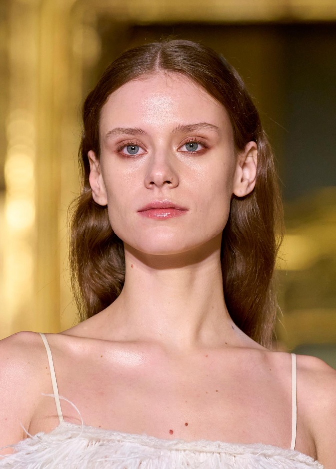 تعرفي على فوائد وأضرار الفحم لإزالة شعر الجسم نهائيًا