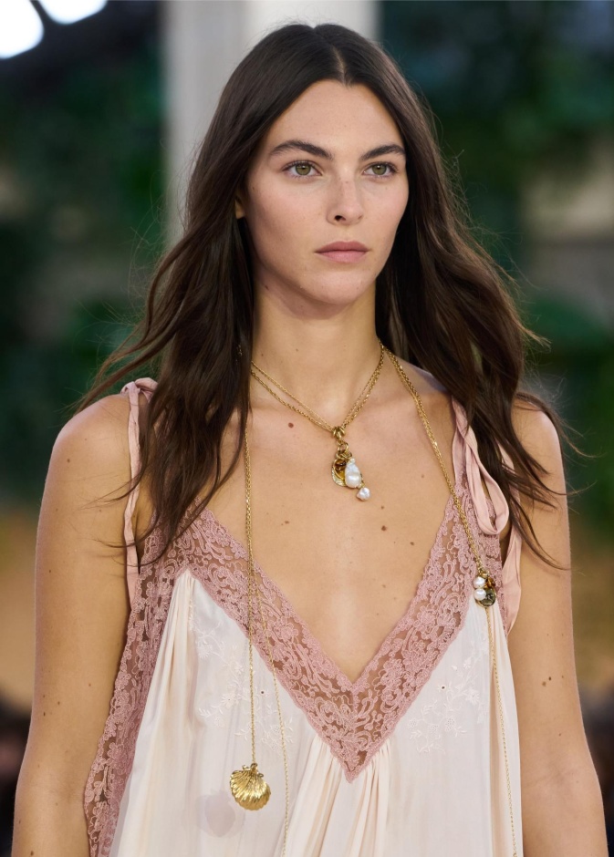  نصائح ذهبية وأساليب فعالة لزيادة كثافة الشعر وحمايته خلال الصيف