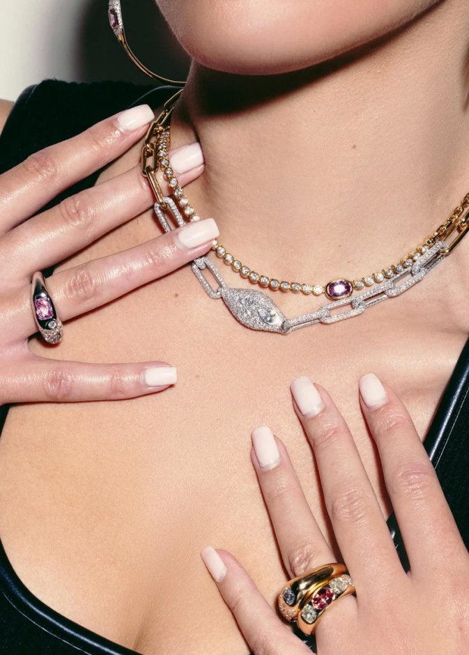 قلادة تشوكر مرصعة بالألماس من UNIFORM OBJECT