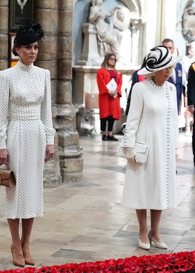 كاميلا وكيت ارتدتا الأبيض