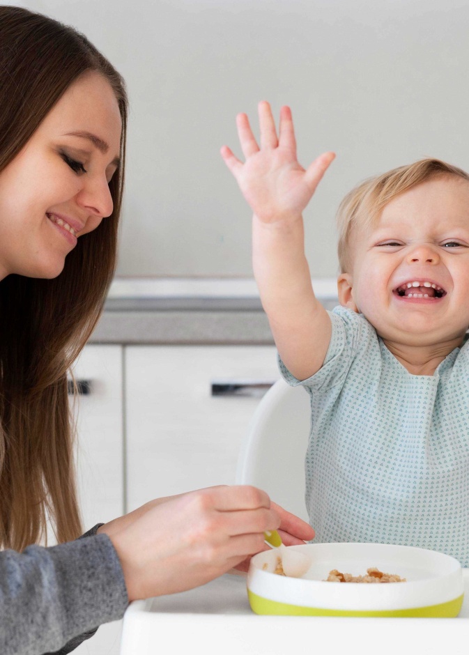 يجب على كل أم اختيار الأسلوب المناسب لتغذية طفلها 