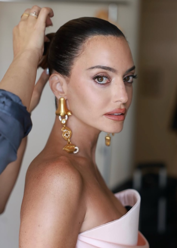 اطلالة كارن وازن في مهرجان كان صورة من انستغرامها