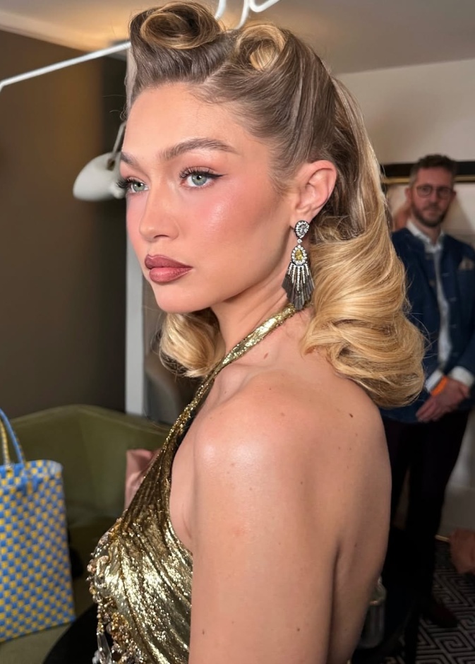 النجمة جيجي حديد ـ الصورة من حساب إنستقرام خبير التجميل Patrick Ta