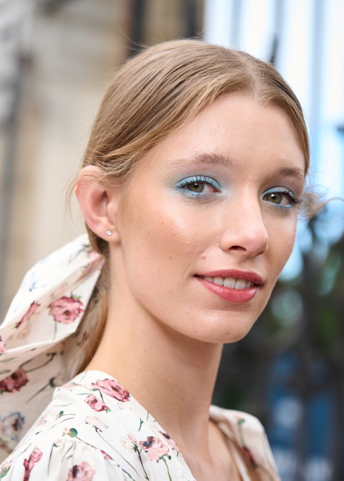  رسمات المكياج الازرق الفاتح والمتموج من دار Beccaria