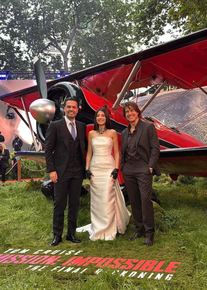 توم كروز مع نارين بيوتي