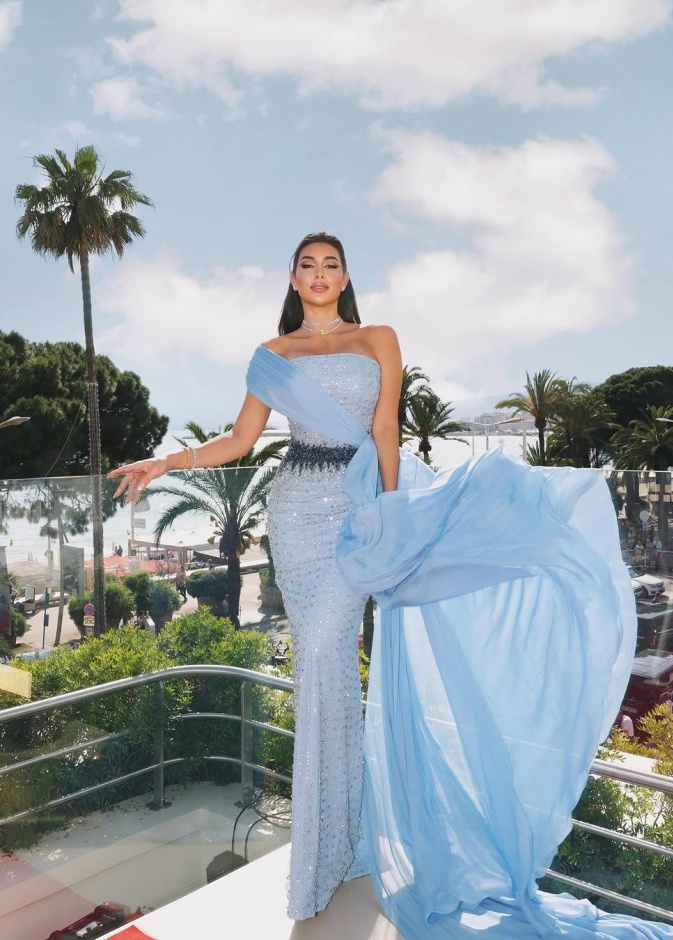 ياسمين صبري بالفستان الأزرق في مهرجان كان